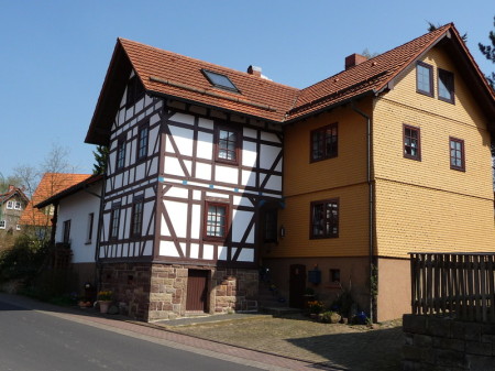 Fachwerk- und Schindelanstrich